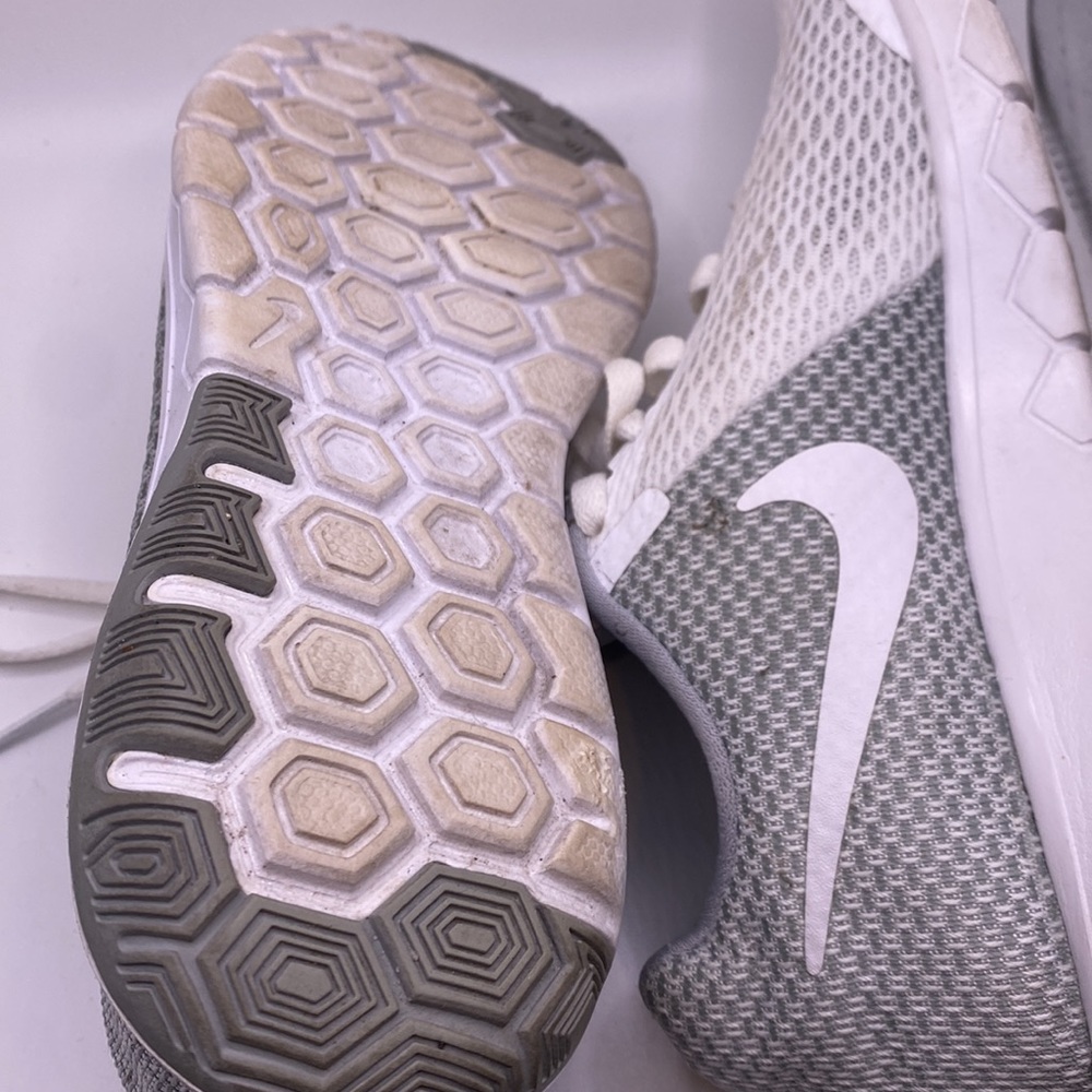 Nike White sneaker tennis shoe size 6.5 - Picture 9 of 10
